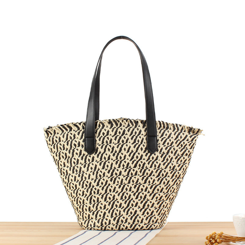 Stylish leisure tote bag made of braided natural material Bowlift