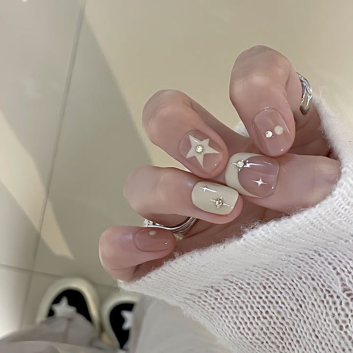 Artificial nails with elegant glitter accents Bowlift