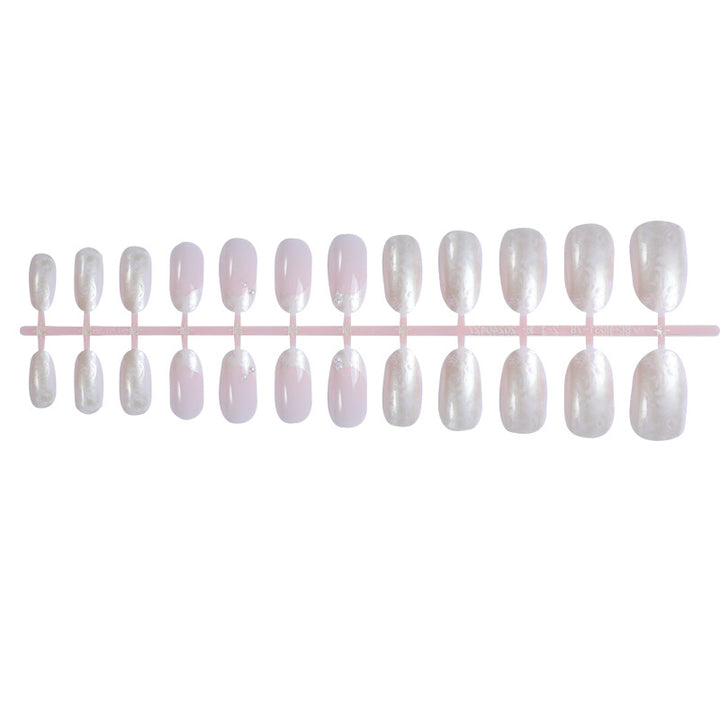 Artificial nail set with shimmering pearl and glittering accents Bowlift