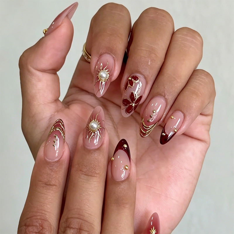 Artful nail set with floral accents Bowlift