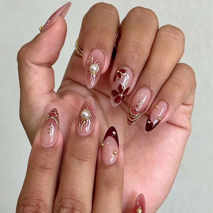 Artful nail set with floral accents Bowlift