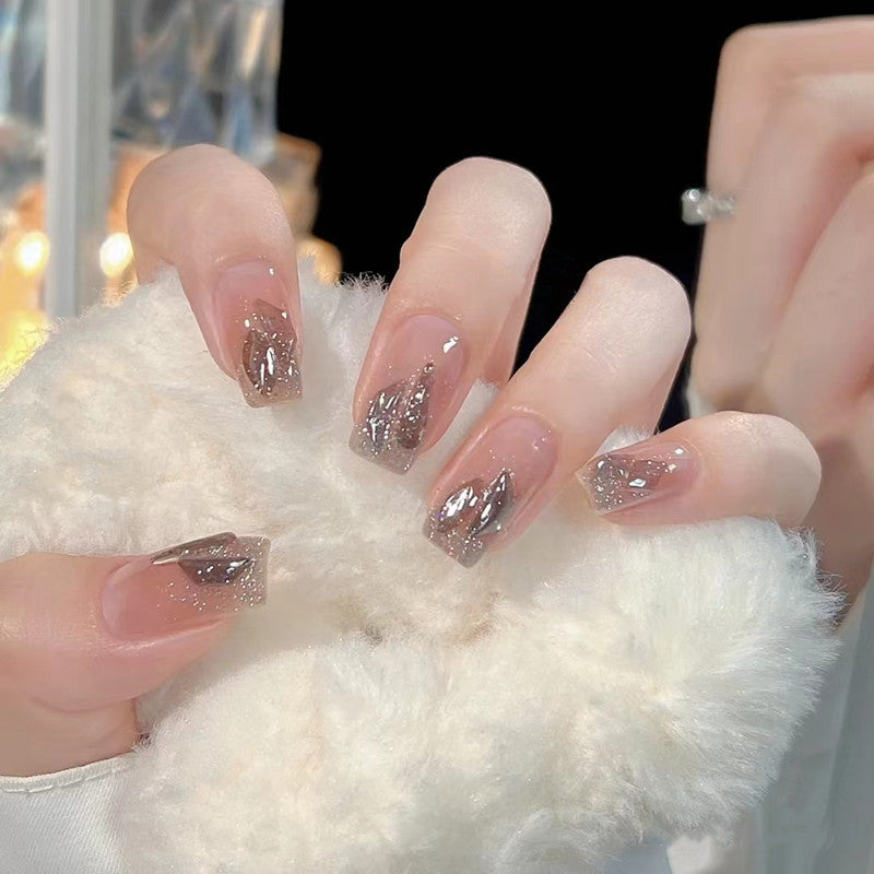 Glamorous designer nails Bowlift