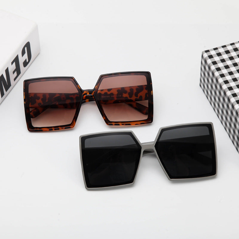 Women's Fashionable oversized sunglasses in modern hexagon design Bowlift