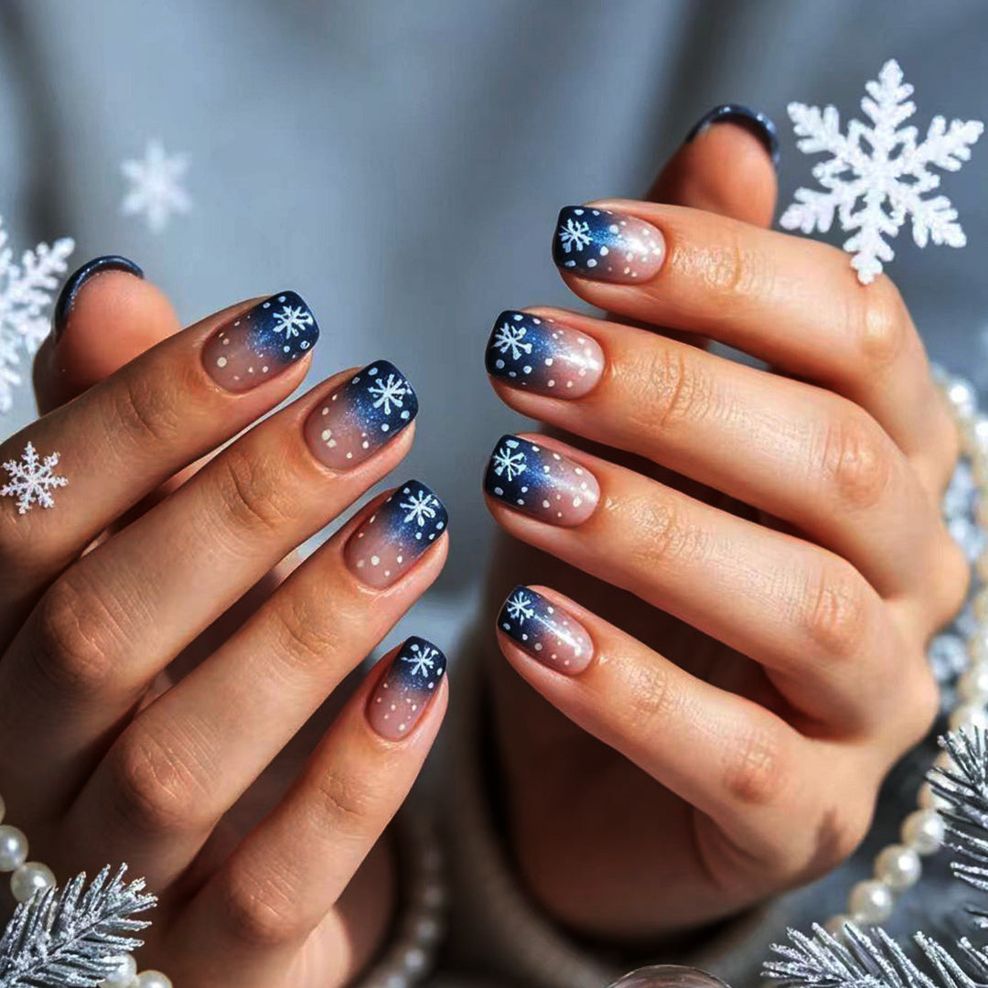 Artificial nails with winter snow crystal design Bowlift