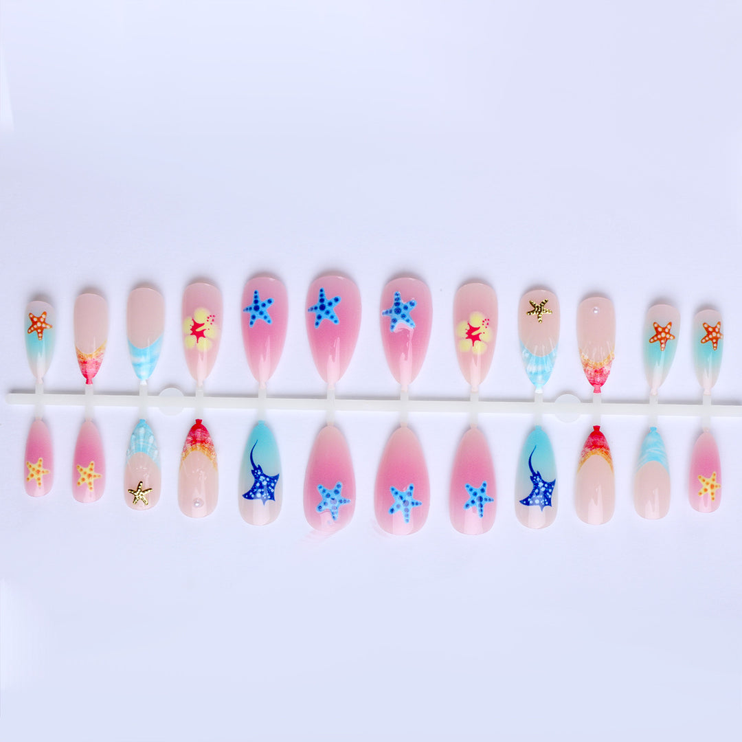 Artistic nails with maritime design Bowlift
