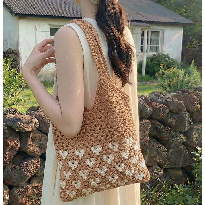 Hand-knotted tote bag in heart design Bowlift
