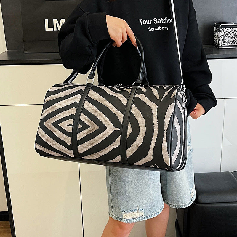 Sporty travel bag in trendy zebra pattern Bowlift