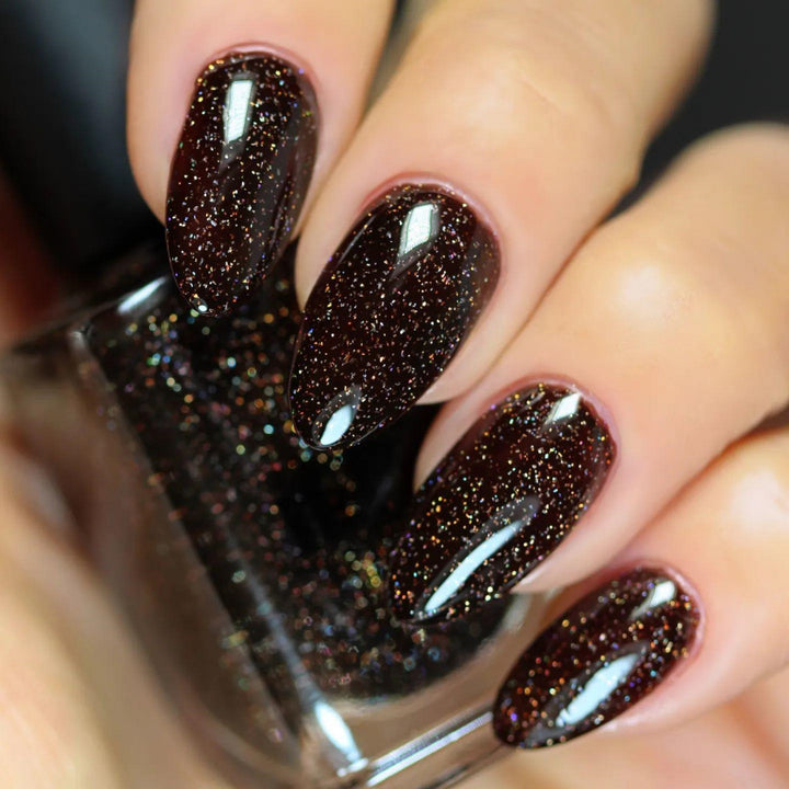 Glamorous artificial nails with glitter Bowlift