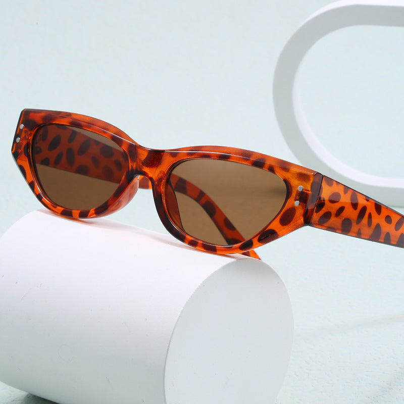 Women's fashionable sunglasses in trendy Cat-Eye style Bowlift