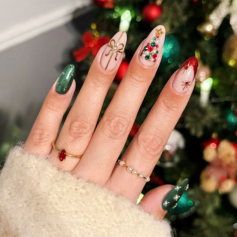 Festive artificial nail set with Christmas motifs and glitter accents Bowlift
