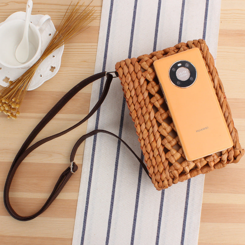 Shoulder bag with Woven Design and Sturdy Shoulder Strap Bowlift