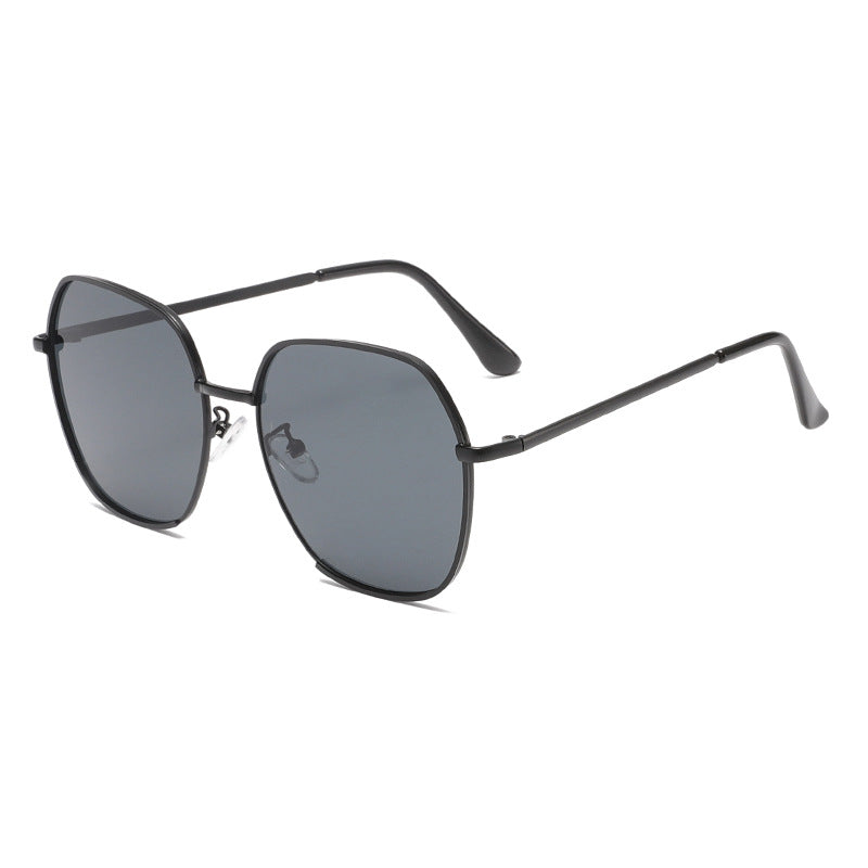 Women Elegant oversized Sunglasses with high-quality metal frame and UV protection Bowlift