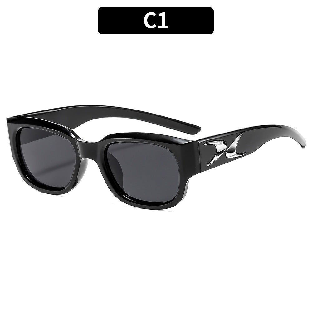 Retro-Inspired Oversized Sunglasses
