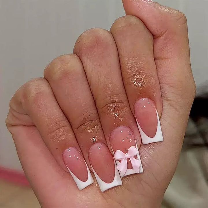 Nail set with playful bow design Bowlift