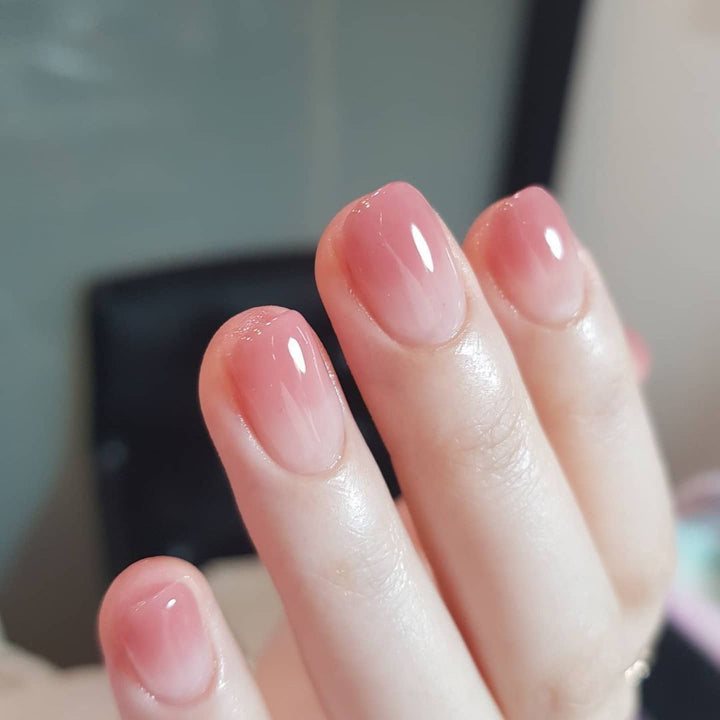 High-gloss artificial nails with rose effect Bowlift