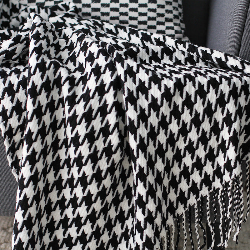 Houndstooth Pattern Cozy Throw Blanket