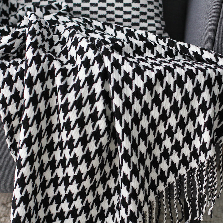 Houndstooth Pattern Cozy Throw Blanket