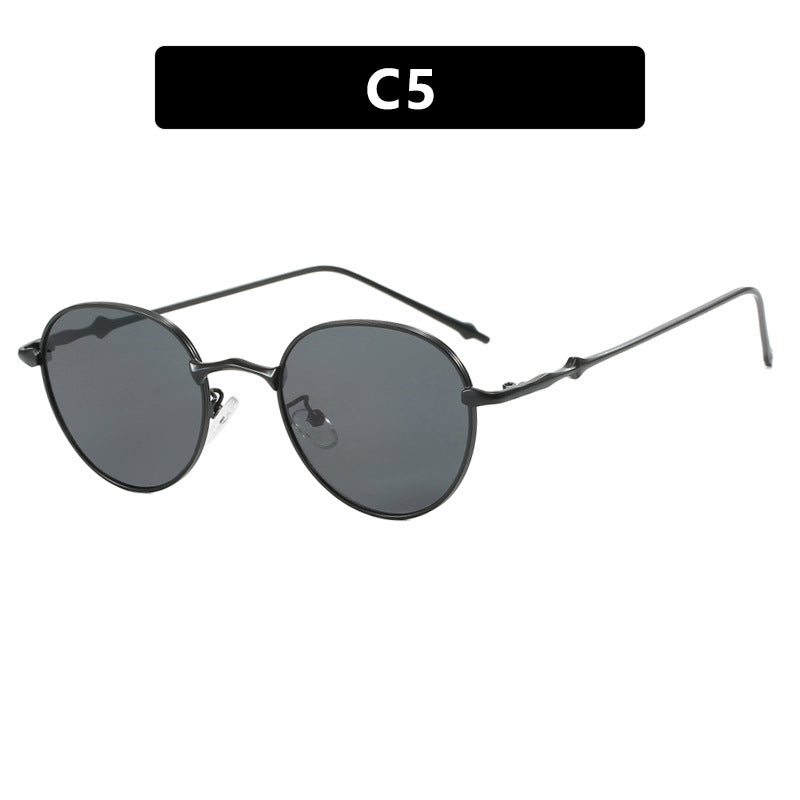 Ladies elegant sunglasses in fashionable oval design Bowlift