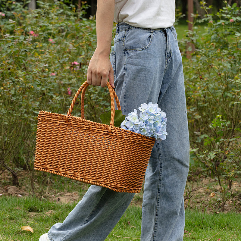 Women’s braided basket with practical handles Bowlift