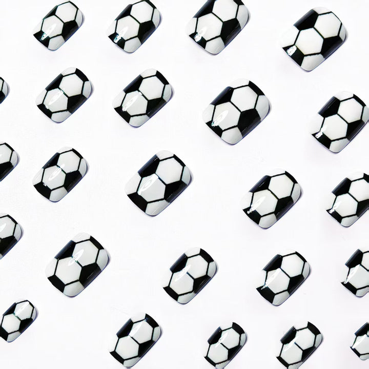 Soccer-Inspired Nail Art Bowlift