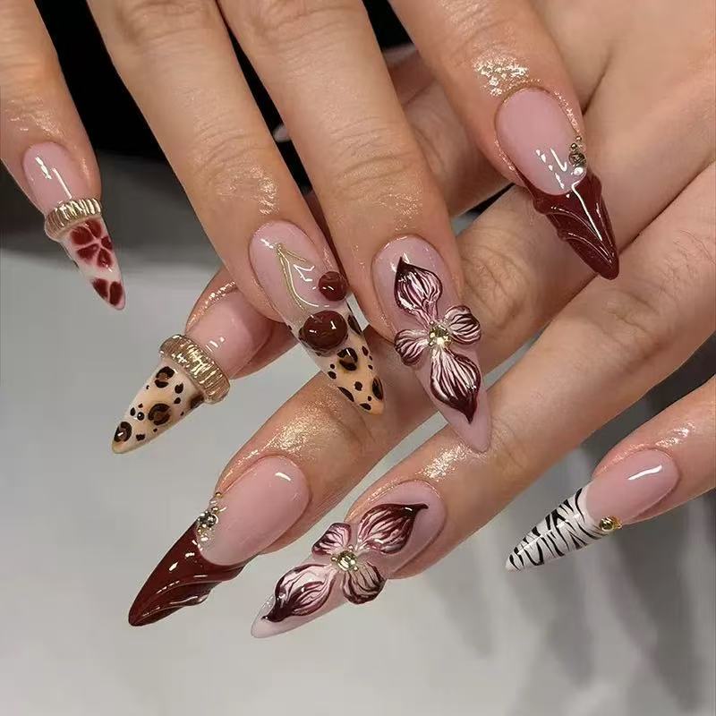 Artistic Decorative Stiletto Press-On Nails Bowlift