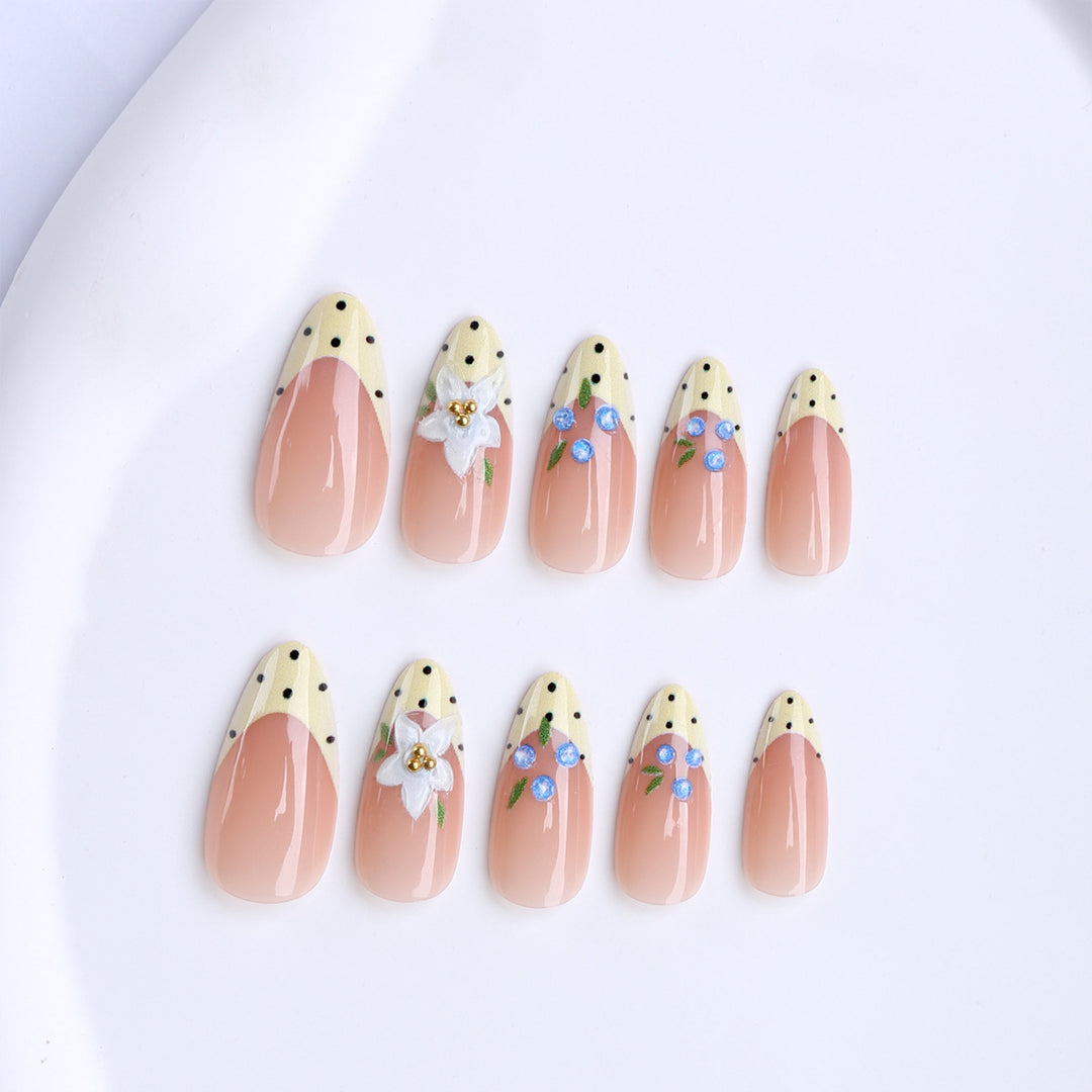 Artificial nails with elegant floral pattern Bowlift
