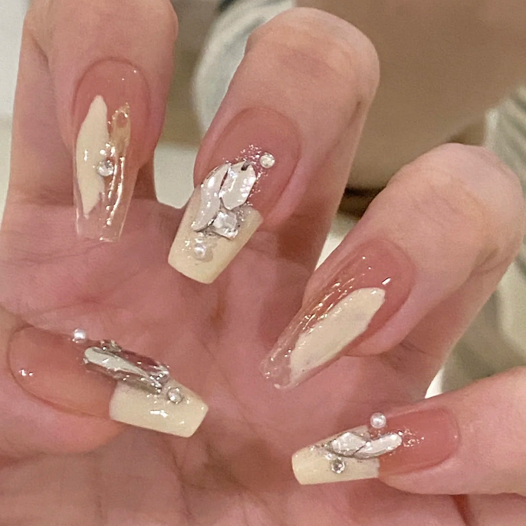 Artificial nails with Romantic Heart Design Bowlift