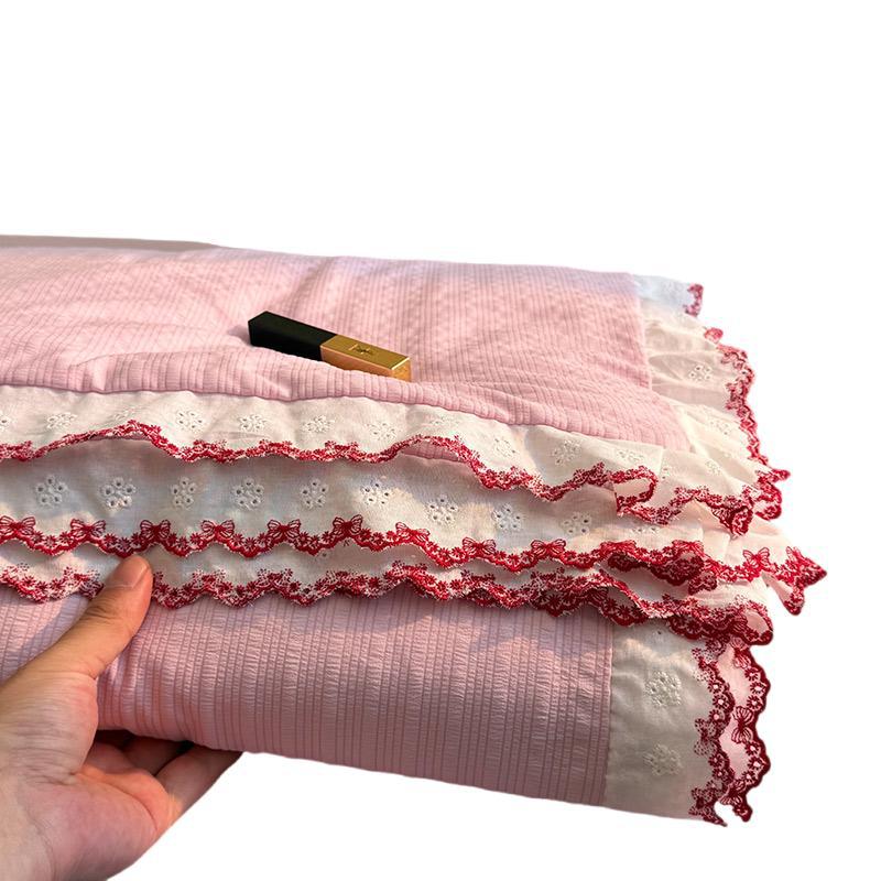 Women's bedspread with elegant lace embellishments and fine cotton surface Bowlift