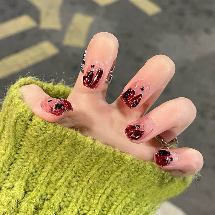 Glamorous artificial nails with sparkling accents Bowlift