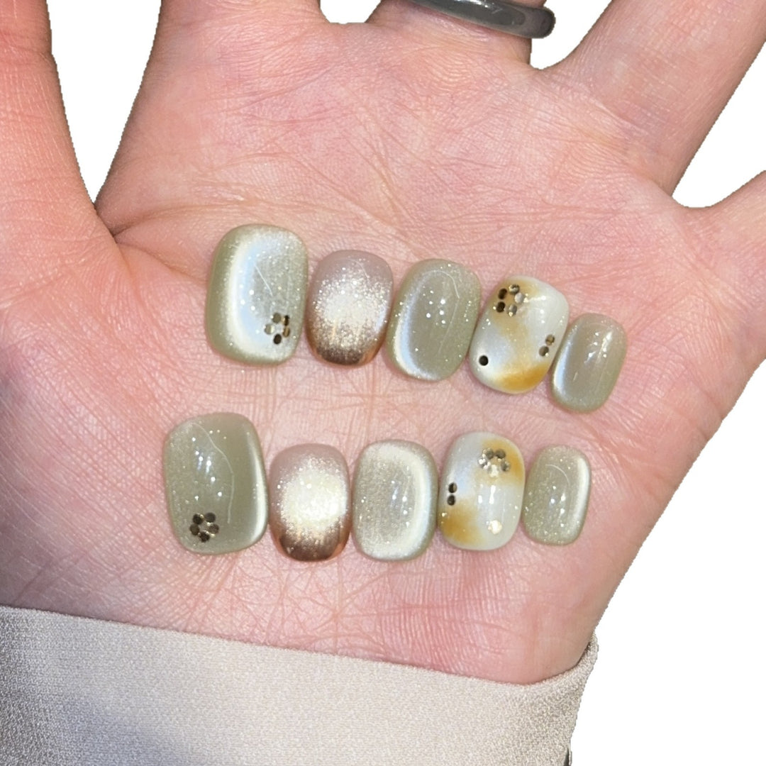 Artificial nails with modern accents Bowlift