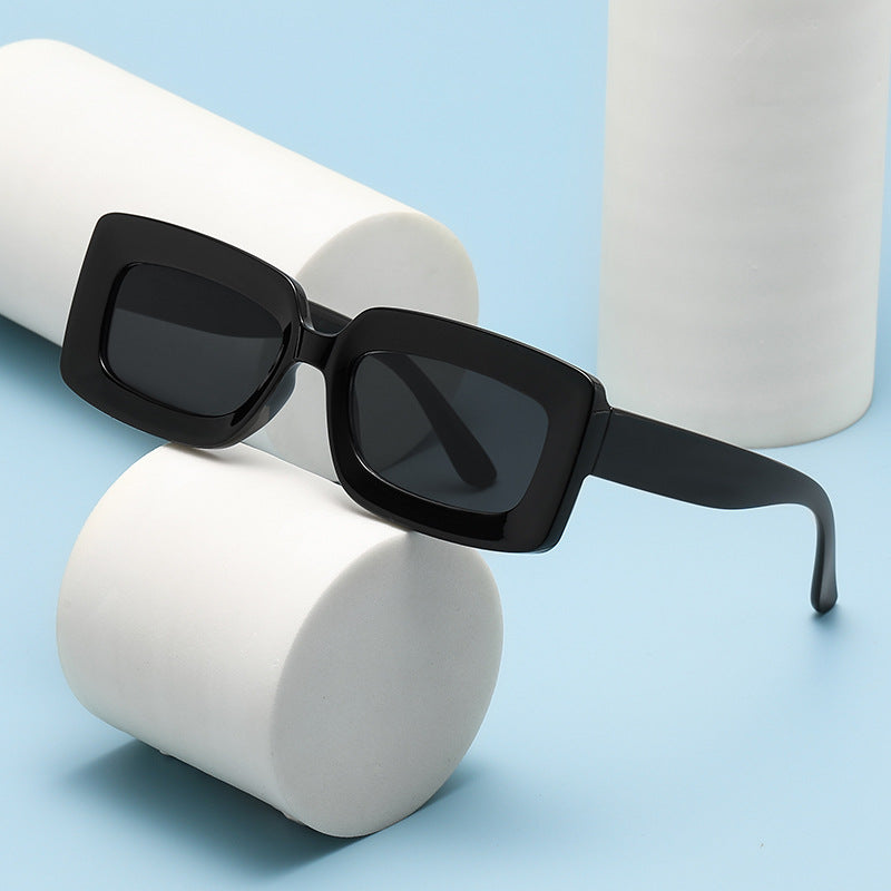 Women trendy square sunglasses with elegant plastic frame Bowlift