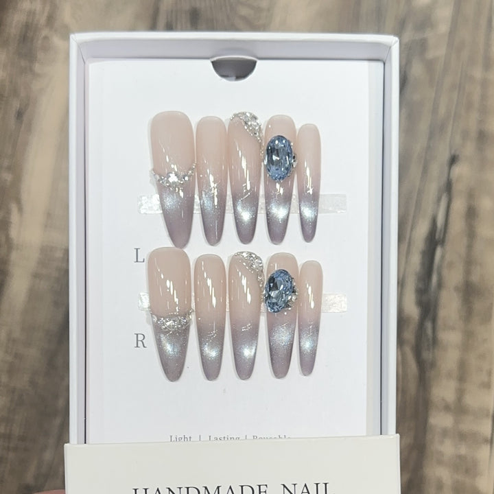 Glamorous Press-On Nail Set with Ombré Design and Rhinestone Accents Bowlift