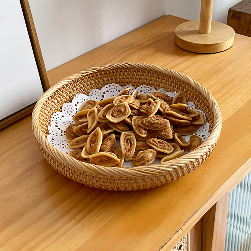 Ladies chic round basket made of natural willow material Bowlift