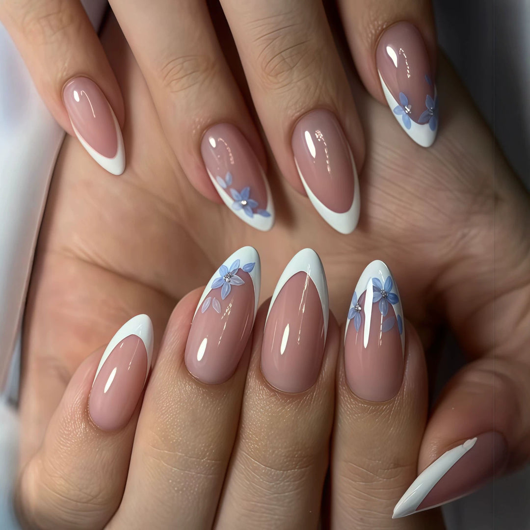 Elegant Floral Accent Press-On Nail Set Bowlift