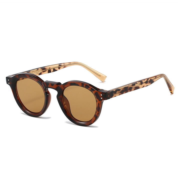 Ladies fashionable sunglasses in a stylish round design by Bowlift