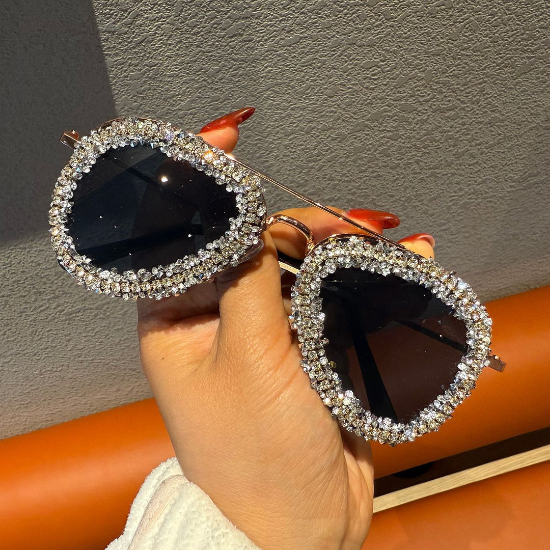 Women's sunglasses with extravagant rhinestone frame Bowlift
