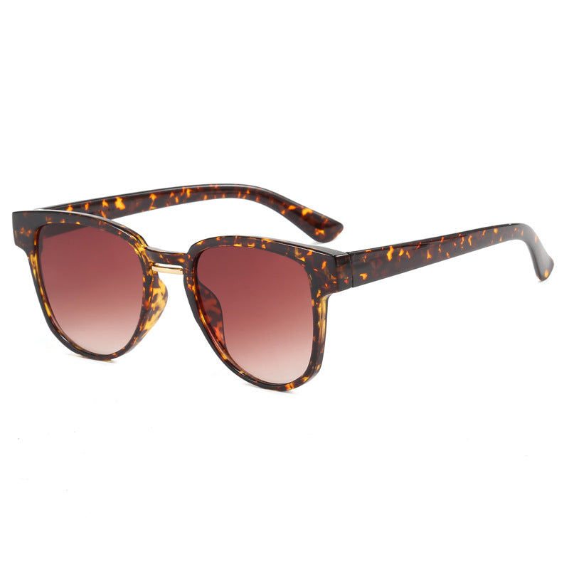 Ladies sunglasses in fashionable cat-eye style Bowlift
