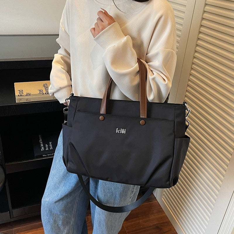 Shopping bag with comfortable carrying system and practical outer pockets Bowlift