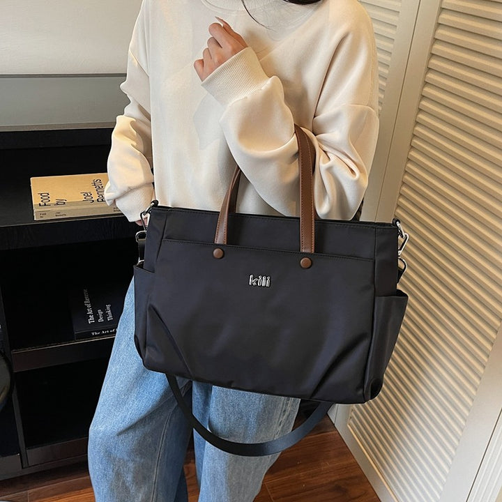 Shopping bag with comfortable carrying system and practical outer pockets Bowlift