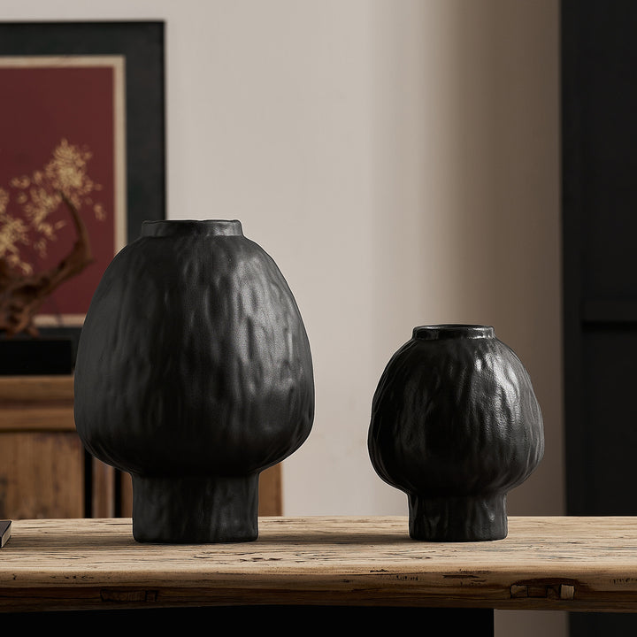 Decorative ceramic vase in modern design Bowlift