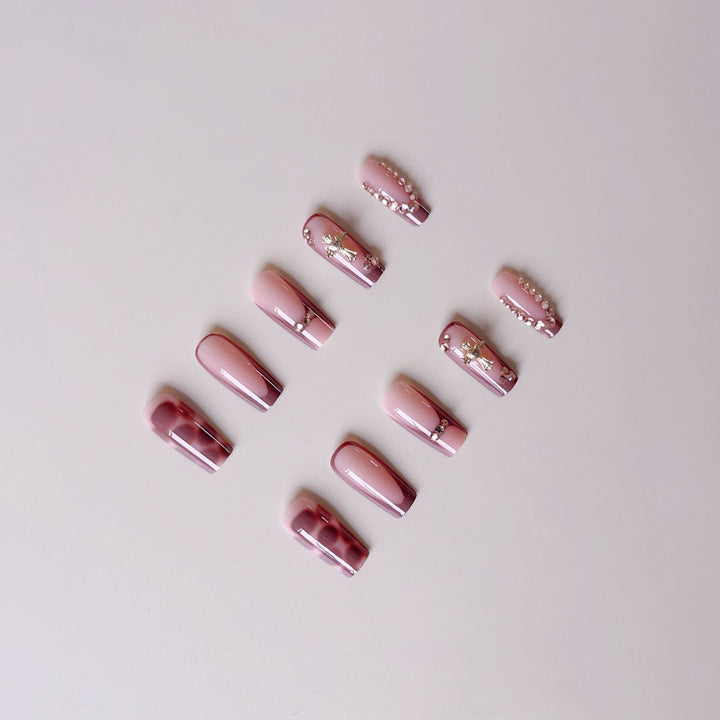 Nail art set with modern leopard patterns and sparkling accents Bowlift