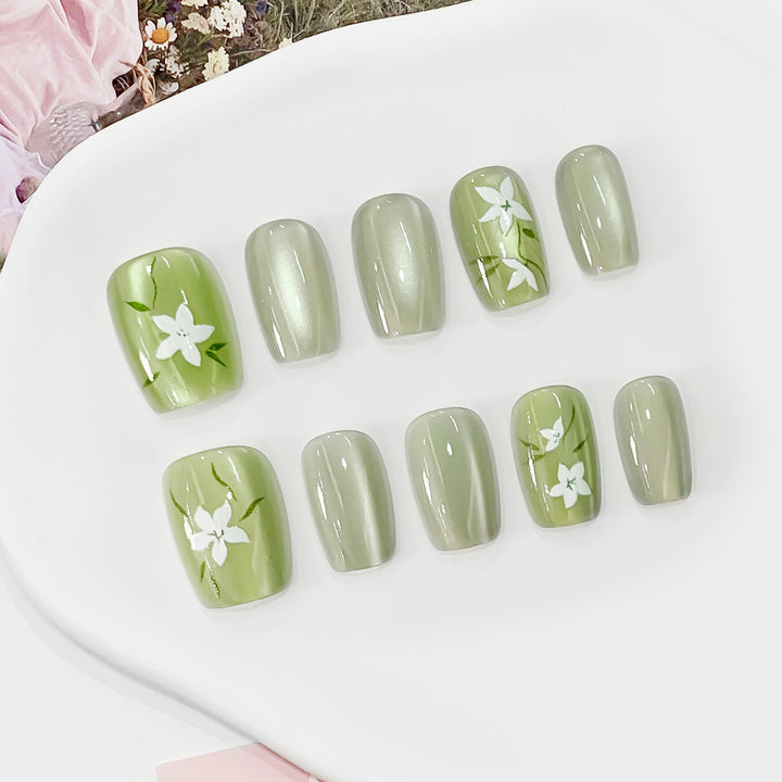 Artistic acrylic nails with floral design Bowlift