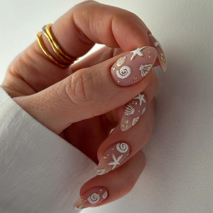 Artful nail design with maritime motifs Bowlift