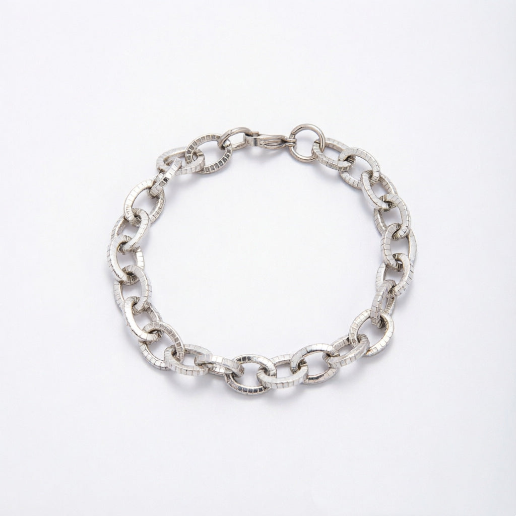 Contemporary Link Chain Necklace Bowlift