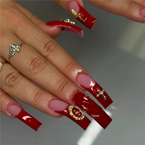Elegant Press-On Nail Art with Gold Embellishments Bowlift