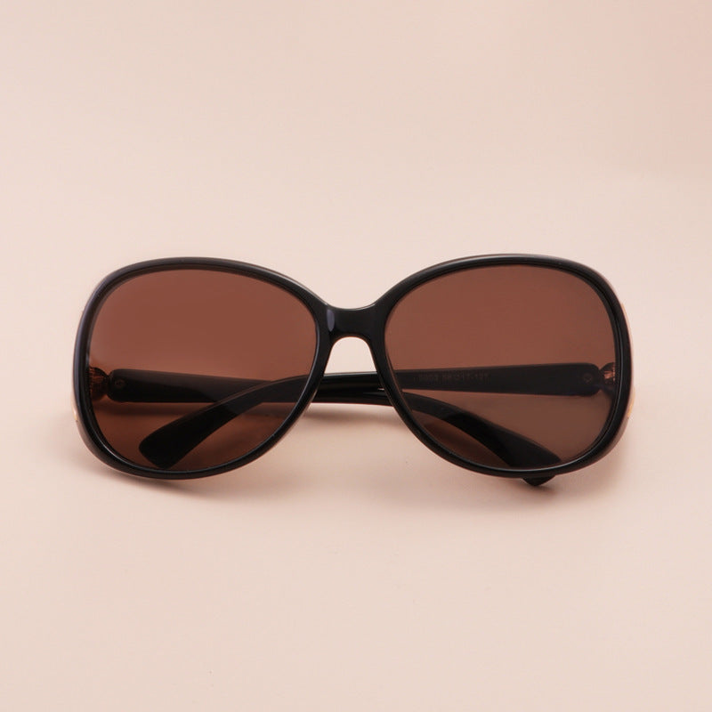 Ladies Luxurious Oversize Sunglasses with Stylish Decor Bowlift
