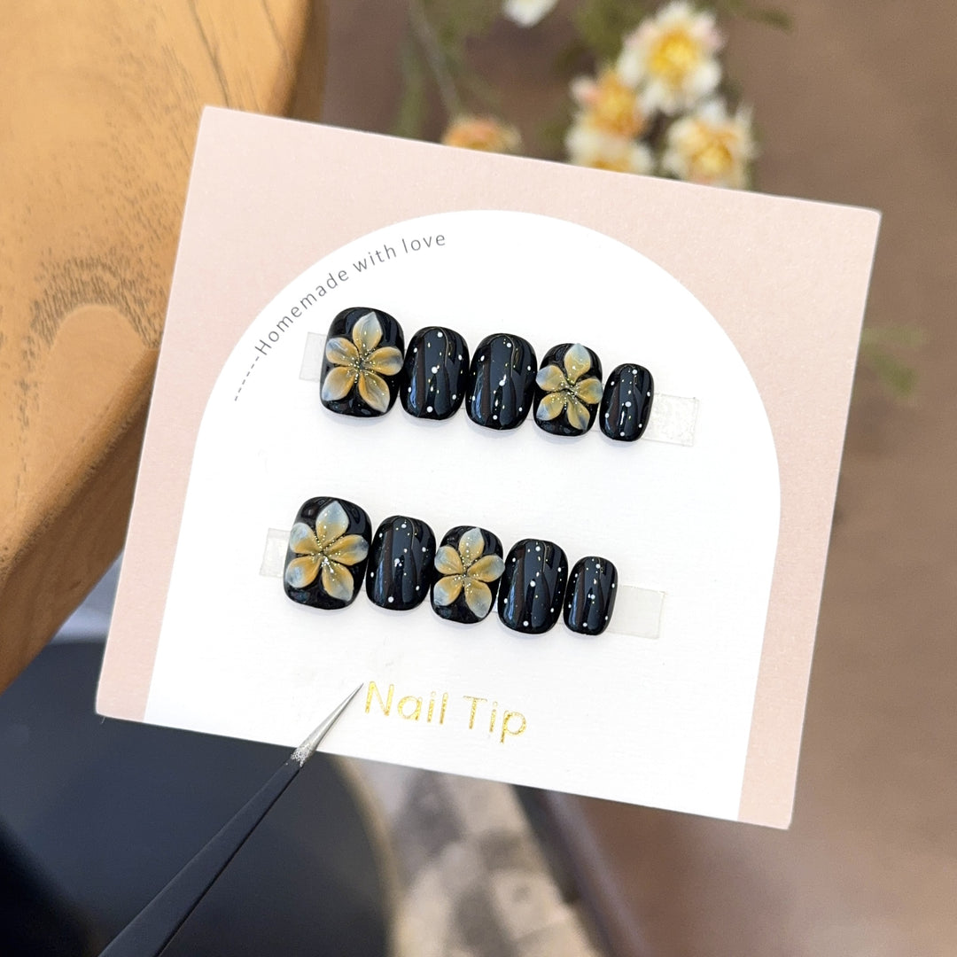 Artificial nails with floral accents and elegant shine Bowlift
