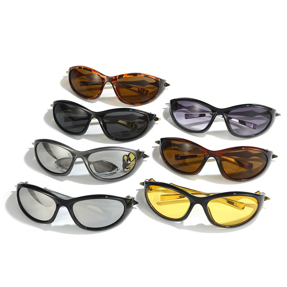 Fashion-Forward Vintage-Inspired Cat-Eye Sunglasses Bowlift