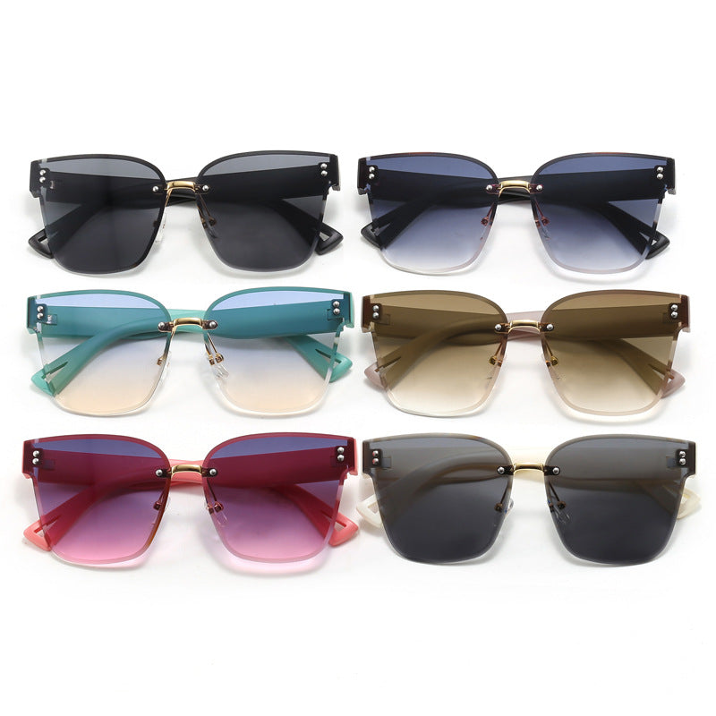 Ladies stylish sunglasses with elegant shield design Bowlift