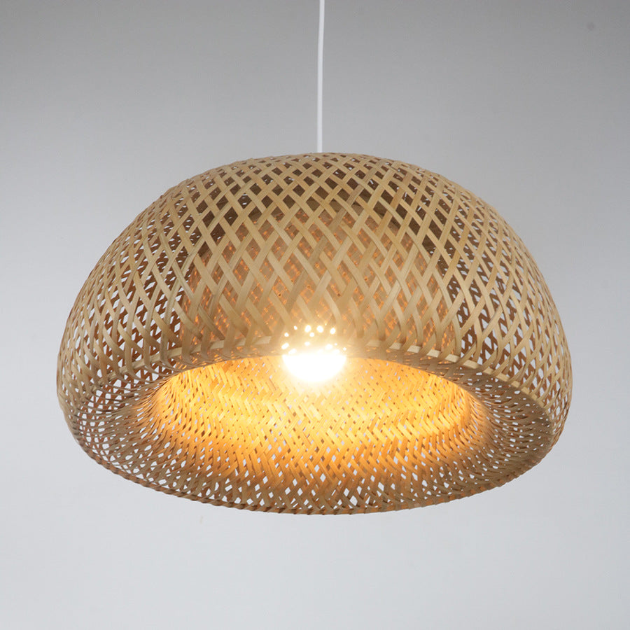 Elegant pendant lamp made of hand-woven rattan Bowlift